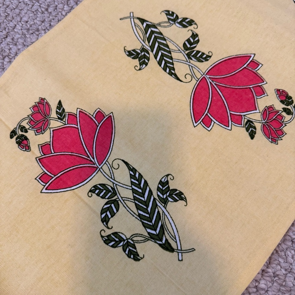 NWT House of Pataudi Floral Table Runner - Picture 3 of 5